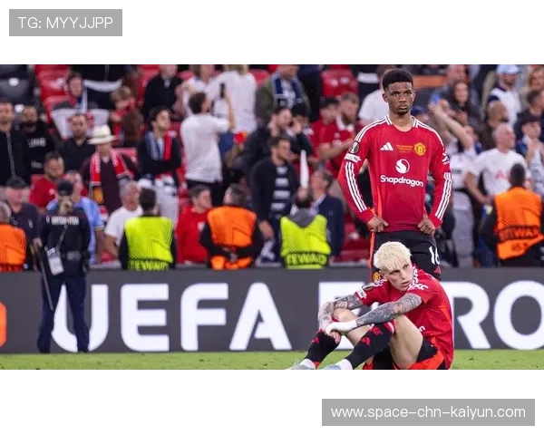 曼联中后场衔接断裂